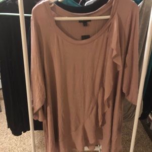 Ultra cute super feminine 3/4  sleeve top